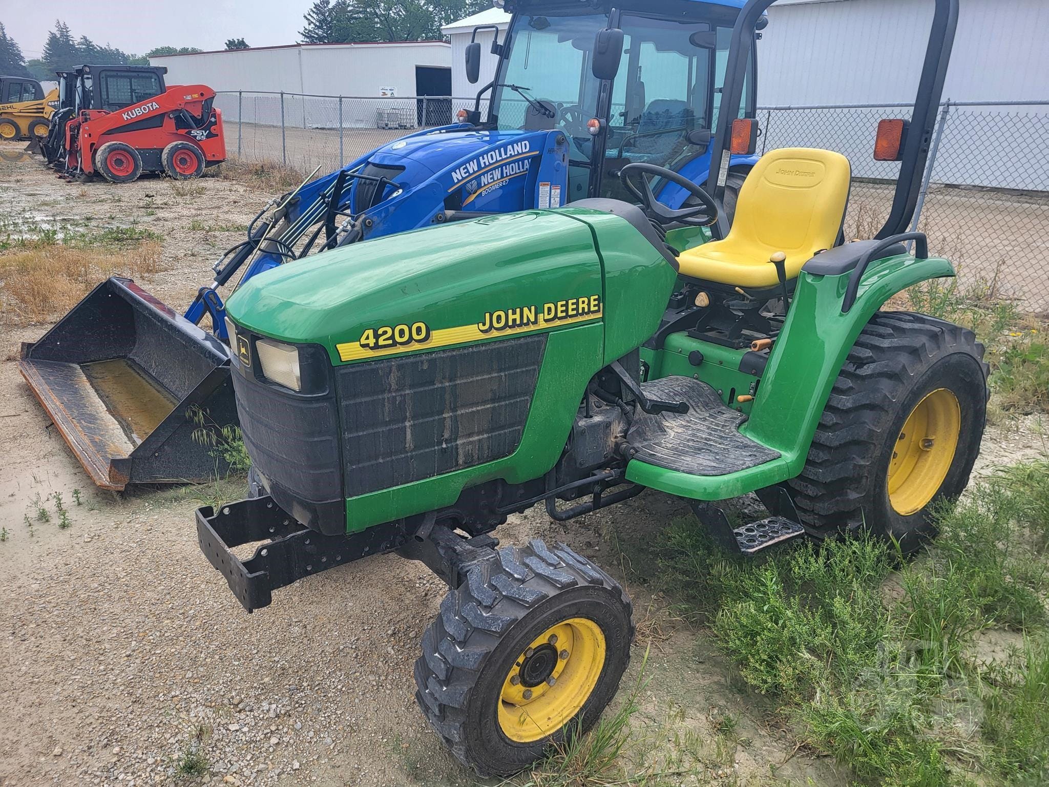 1999 John Deere 4200 Equipment Image0