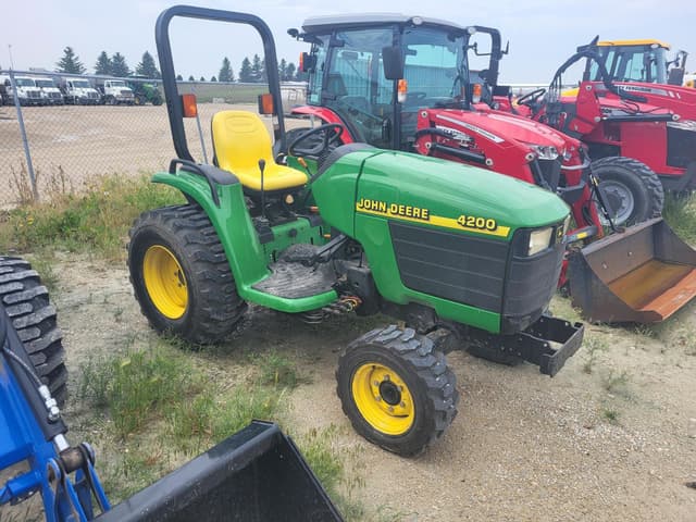 Image of John Deere 4200 equipment image 1