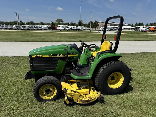 Image of John Deere 4200 equipment image 3