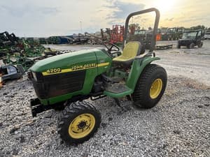 1999 John Deere 4200 Image