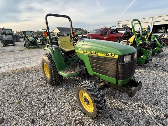Image of John Deere 4200 equipment image 2