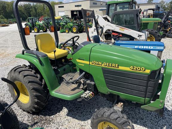 Image of John Deere 4200 Image 0