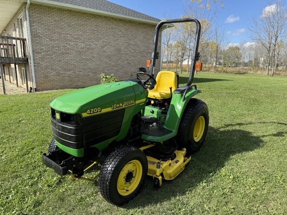 1999 John Deere 4200 Equipment Image0