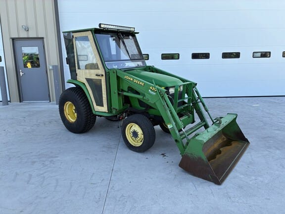 1999 John Deere 4200 Equipment Image0