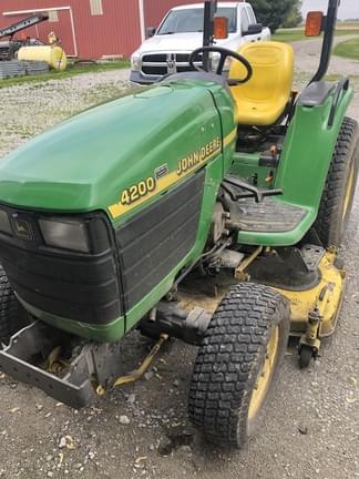Image of John Deere 4200 equipment image 2