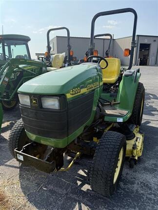1999 John Deere 4200 Equipment Image0