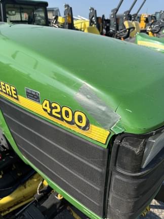 Image of John Deere 4200 equipment image 4