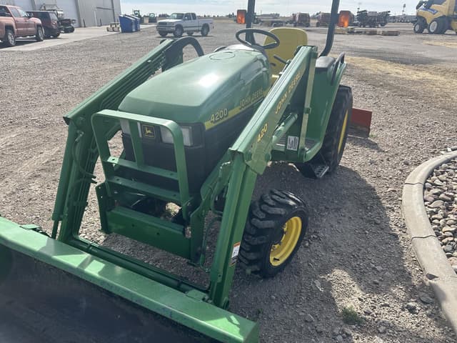 Image of John Deere 4200 equipment image 1