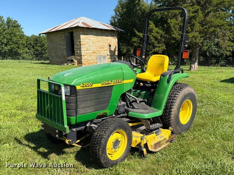1999 John Deere 4200 Equipment Image0
