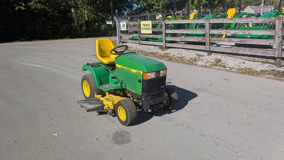Image of John Deere 425 Primary image