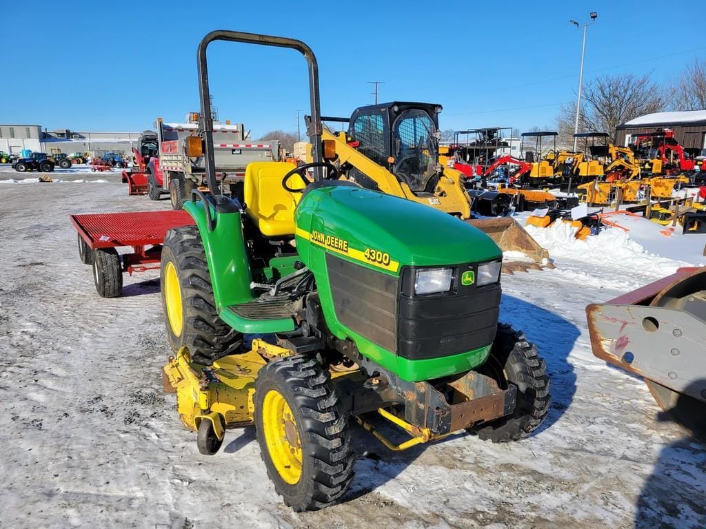 1999 John Deere 4300 Equipment Image0