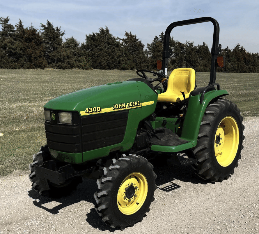 1999 John Deere 4300 Equipment Image0