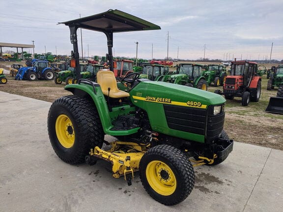 1999 John Deere 4600 Equipment Image0