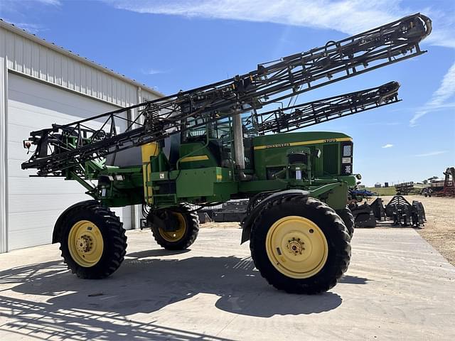 Image of John Deere 4700 equipment image 1