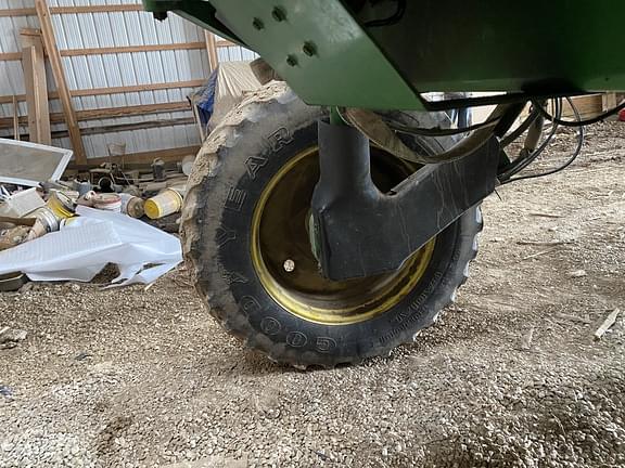 Image of John Deere 4700 equipment image 4