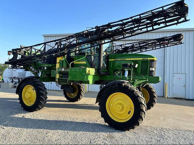 Image of John Deere 4700 equipment image 2