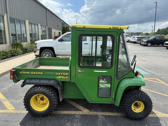 Image of John Deere Gator 4X2 equipment image 1