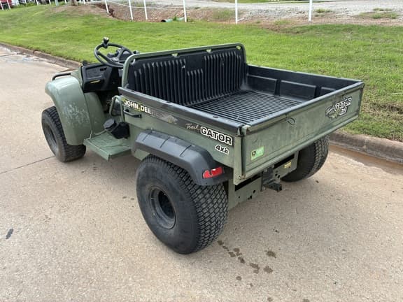 Image of John Deere Gator 4X2 equipment image 2