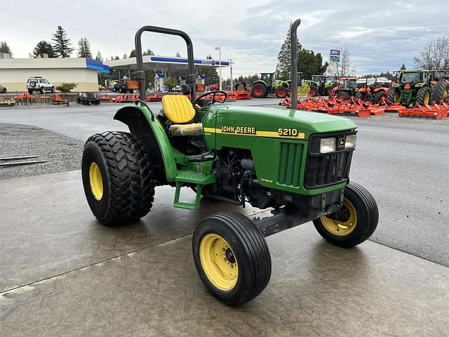 Image of John Deere 5210 equipment image 3