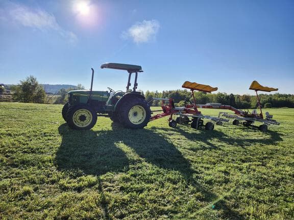 Image of John Deere 5210 equipment image 1