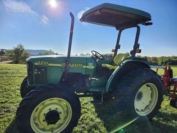 Image of John Deere 5210 Primary image