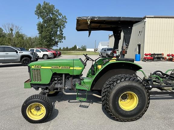 Image of John Deere 5210 equipment image 1