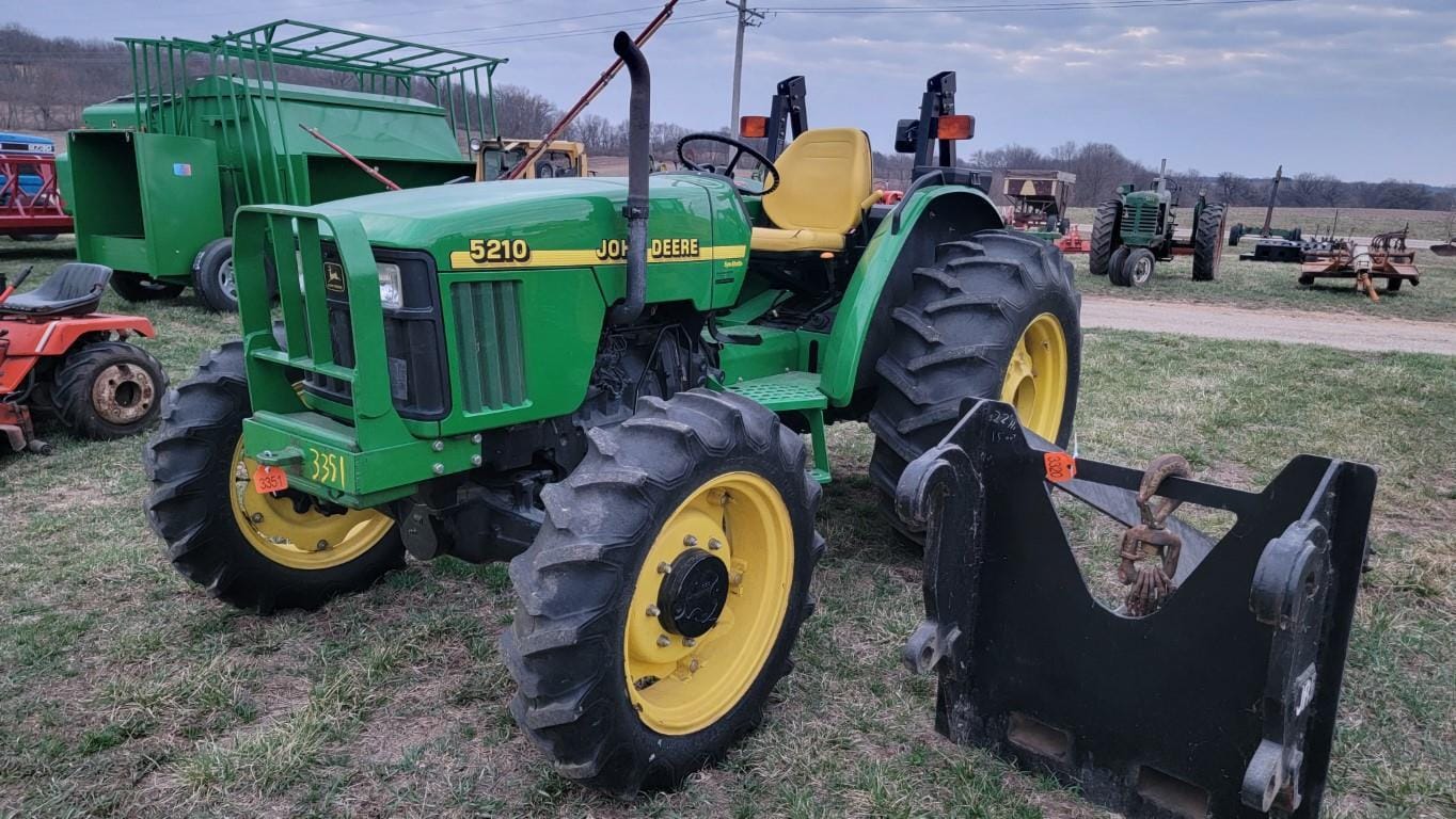 1999 John Deere 5210 Equipment Image0