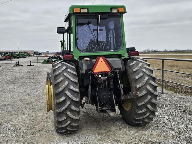 Image of John Deere 5510 equipment image 4