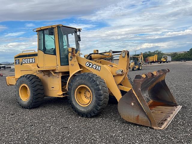 Image of John Deere 624H equipment image 1