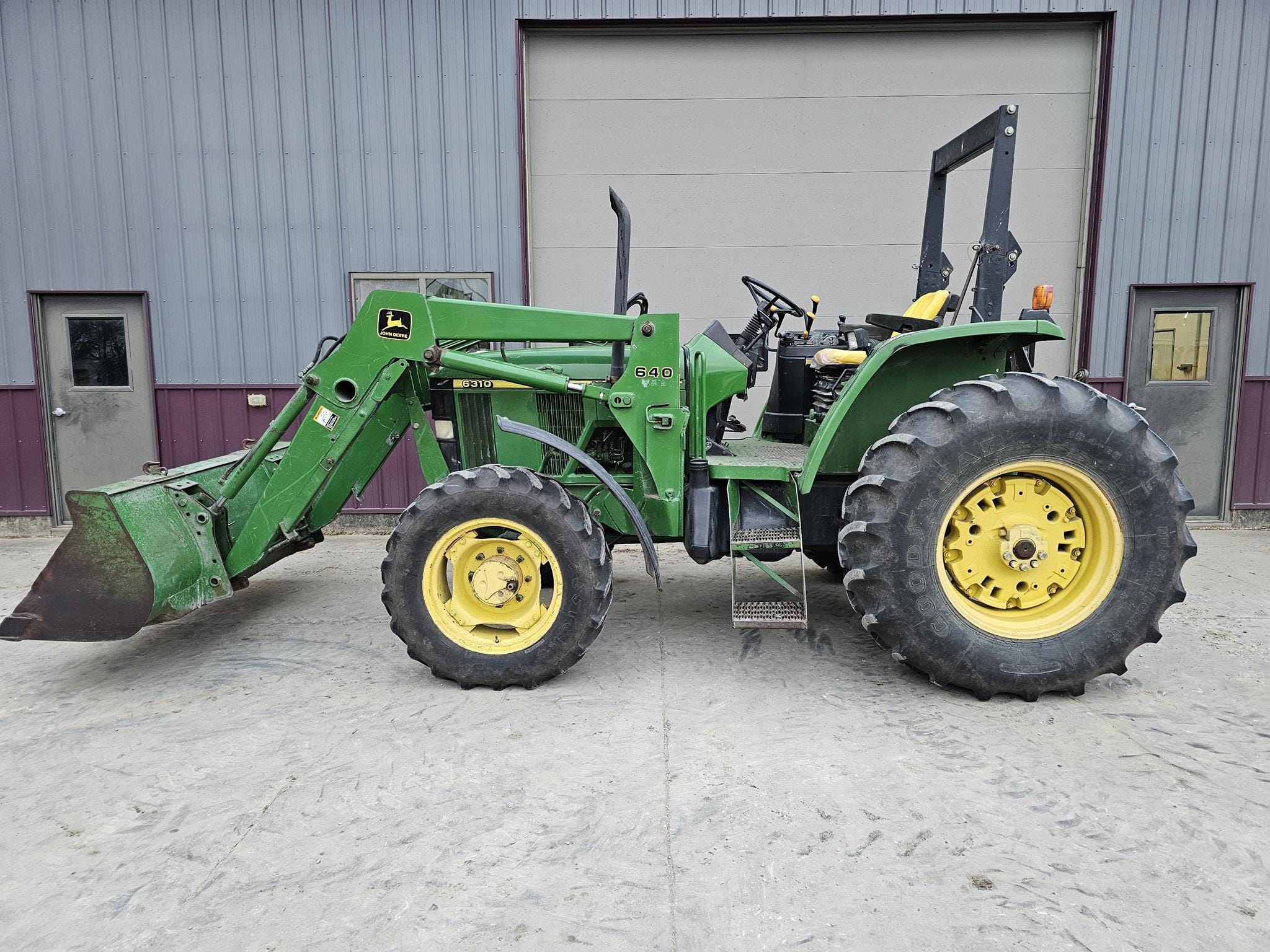 1999 John Deere 6310 Equipment Image0