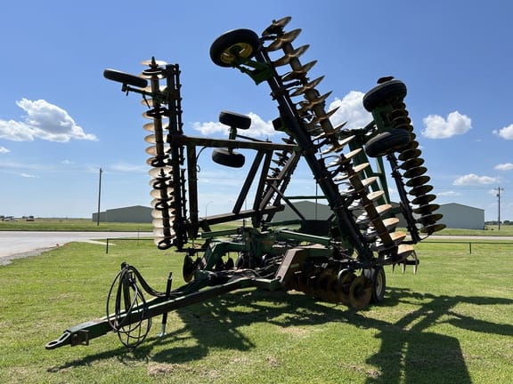 1999 John Deere 637 Equipment Image0