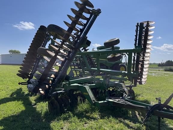 Image of John Deere 637 equipment image 1