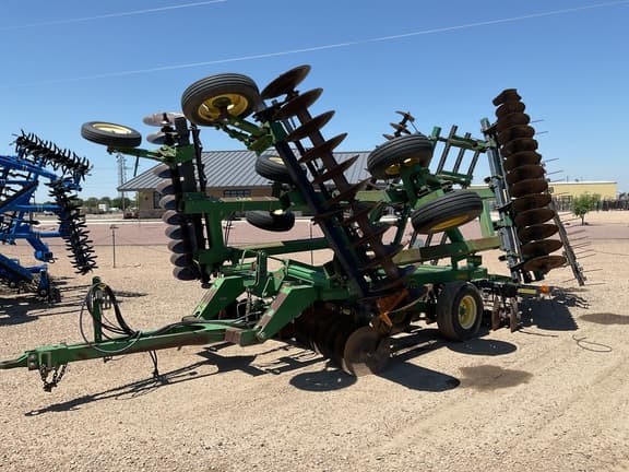 Image of John Deere 637 equipment image 1