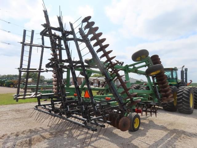 Image of John Deere 637 equipment image 3