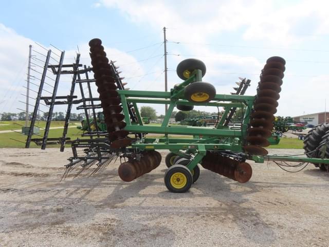 Image of John Deere 637 equipment image 2