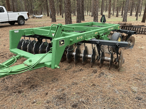 1999 John Deere 670 Image