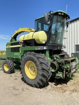 1999 John Deere 6750 Image