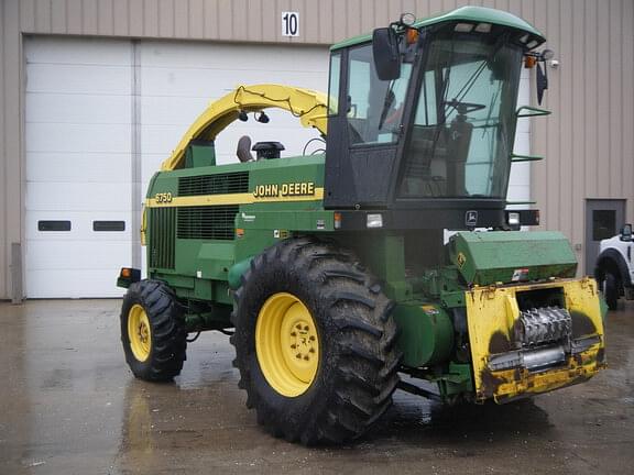 Image of John Deere 6750 equipment image 1