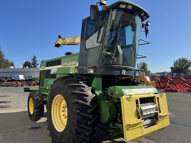 Image of John Deere 6850 equipment image 4