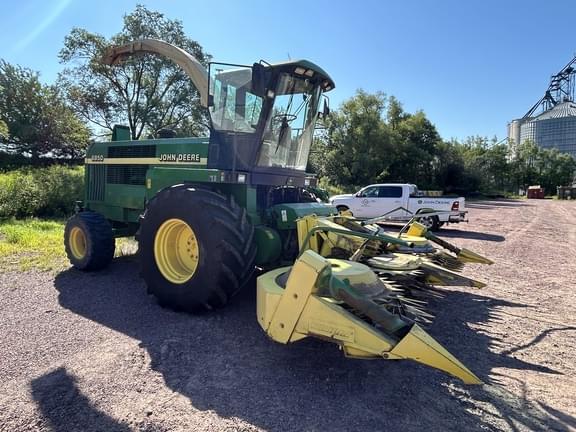 Image of John Deere 6850 equipment image 2