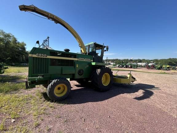 Image of John Deere 6850 equipment image 3
