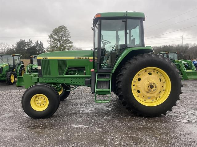 Image of John Deere 7210 equipment image 2