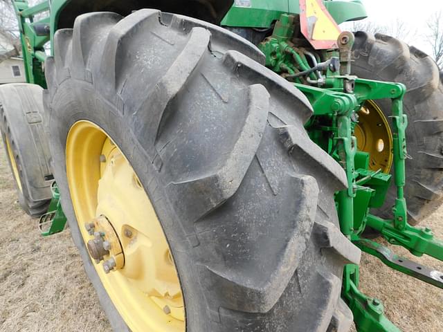 Image of John Deere 7210 equipment image 2