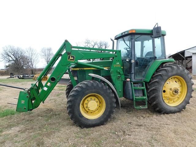 Image of John Deere 7210 equipment image 1