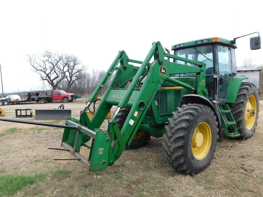 Image of John Deere 7210 Primary image