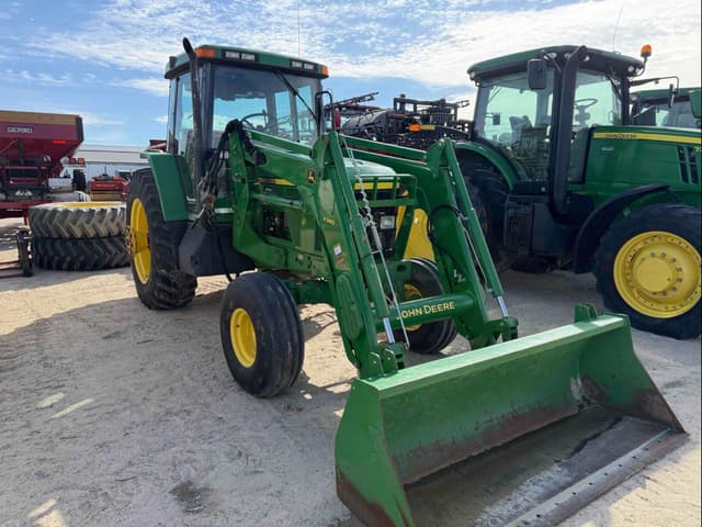 Image of John Deere 7210 equipment image 2