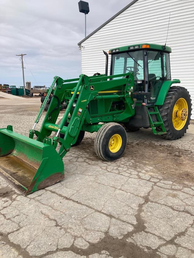 Image of John Deere 7210 equipment image 1