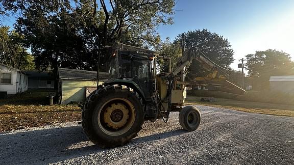 Image of John Deere 7210 equipment image 1