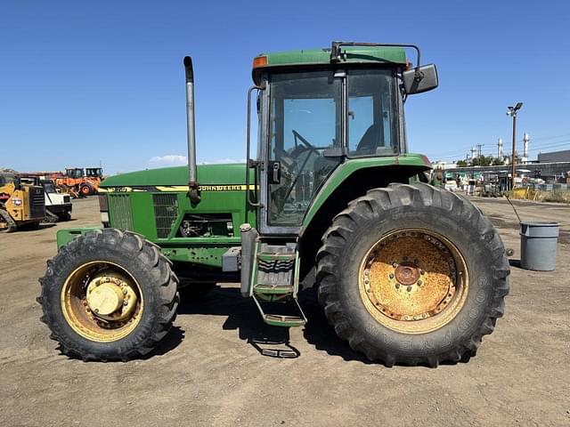 Image of John Deere 7210 equipment image 4