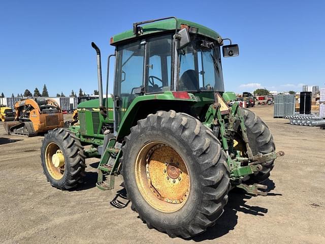 Image of John Deere 7210 equipment image 3